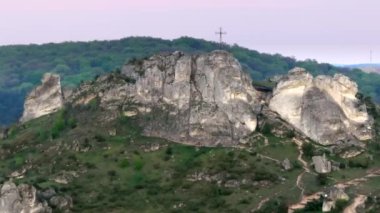 Jura Krakowsko 'daki Olsztyn yakınlarındaki Biaklo Dağı Czestochowska Upland, Silezya, Polonya