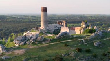 Czestochowa yakınlarındaki Olsztyn Kalesi harabeleri, Cracow-Czestochowa Upland 