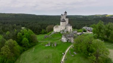 Polonya 'daki Ortaçağ Bobobitleri Kalesi kalıntıları