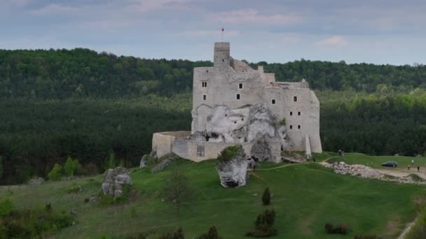 在波兰的中世纪城堡 Mirow 的废墟 — 图库视频影像
