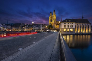 İsviçre 'nin Zürih kenti Zürih Gölü kıyısında yer almaktadır. Şehir çeşitli tarihi ve kültürel etkinliklere ev sahipliği yapmaktadır..