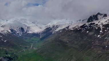 Blue Sky, İsviçre ile Kar Dağı Sıradağları Manzarası