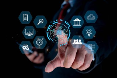 İş adamı dokunmatik ekranlı yapay zeka ve yapay zeka. Dijital dönüşüm teknolojisi, IOT, internet gibi şeyler. Küresel iş yeteneklerini arttırmak. Ai 