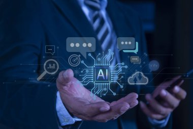 İş adamı yapay zekayla sanal küresel internet ağları gösteriyor. Al ile sohbet et. Komut komutu kullanarak bir şey üretmek, gelecekçi teknoloji dönüşümü.