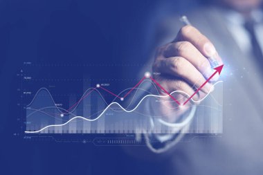 İşadamı ya da tüccar dokunuşu büyüyen sanal bir hisse senedi gösteriyor, ticarete yatırım yapıyor. Planlama ve strateji, borsa, iş büyümesi, ilerleme veya başarı kavramı.