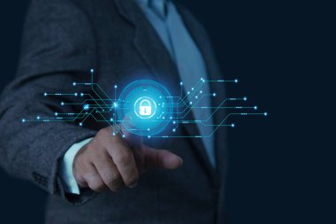 Sanal ekranda asma kilide basın. Virüs siber güvenliği. Hacker dolandırıcılığı ile dijital suç sigortası. Virüslere karşı güvenlik, sistem güvenlik duvarı ikili güvenlik. Veri ağı koruması.
