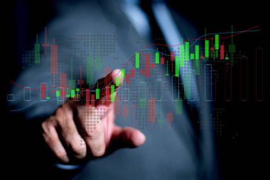 İşadamı hisse senedi yatırımlarının bilgi tablosunu sundu. İş stratejisi geliştirme ve büyüyen büyüme planı. Para birimi oranında büyüme yatırımları. 