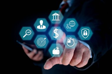 Fintech. Finansal teknoloji, online bankacılık ve dijital bankacılık. Kripto para birimi yatırımı ve dijital para. 