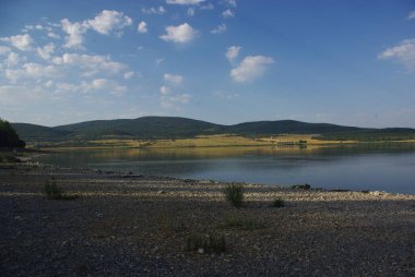 Doğu Georgia 'daki Bazaleti Gölü. Dusheti. Svaneti 'nin çekimi