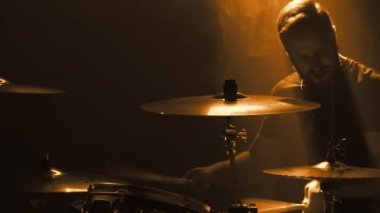 Duygusal davulcu davul çalıyor..