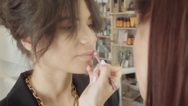 Naturlig Kosmetika Och Hudvård Skönhetssalong Applicera Makeup Makeupartist Jobbet Förberedelser — Stockvideo