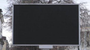 Boş billboard. Sokakta pano var. Şehir Caddesi Billboard 'u. Boş modern reklam panosu