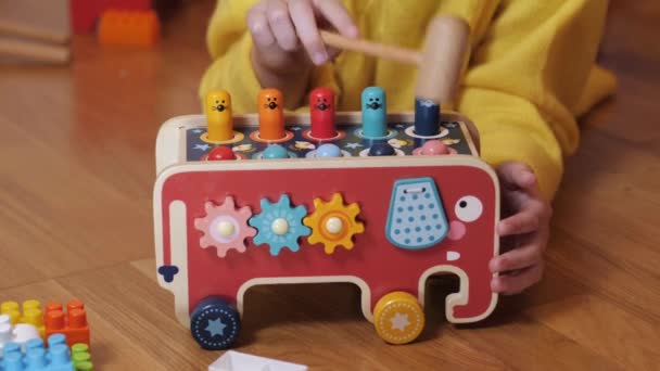 Toddlers Build Tower Kindergarten Child Playing Colorful Toys — Vídeo de Stock