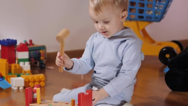 Toddlers Build Tower Kindergarten Child Playing Colorful Toys — Vídeos de Stock