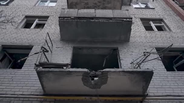 Casas Destruidas Guerra Ucrania Agujero Pared Casas Dañadas Bombardeadas — Vídeos de Stock