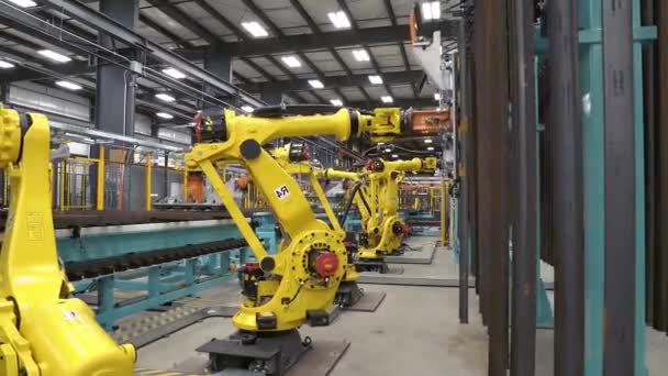 Moderne Automatisierte Werkzeugmaschine Schweißt Metall — Stockvideo
