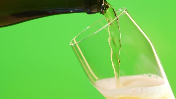 Glass Beer Beer Close Beer Bubbles Glass Pouring Beer Glass — Stock Video