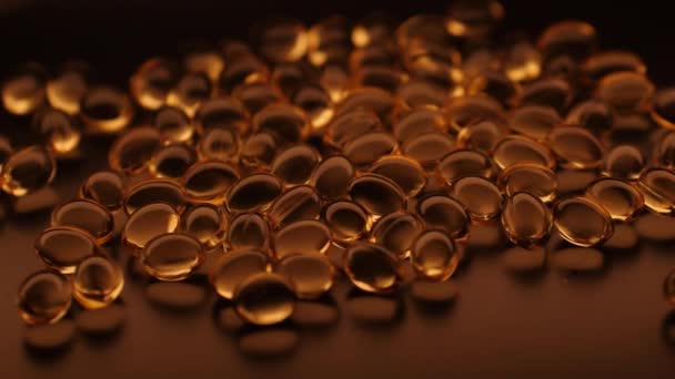 Organikus Kiegészítők Vitaminok Sárga Kapszula Omega Vagy Tabletta Makró Lövés — Stock videók
