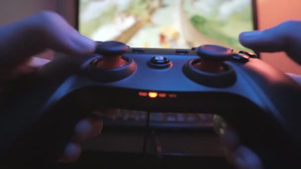 Nastolatek Gra Grę Wideo Joystickiem Joystick Ręce Gracza Nastoletniego Gracza — Wideo stockowe
