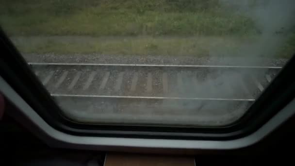 Şehir Boyunca Giden Boş Tren Vagonu Şehrin Penceresi Içeriden Görülüyor — Stok video