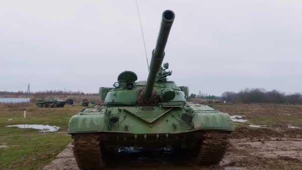 Raupenspuren Auf Einem Militärpanzer Bewegung Krieg Der Ukraine Panzerraupe Schüsse — Stockvideo