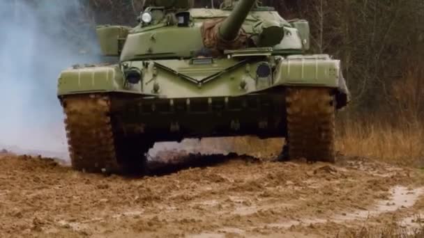Raupenspuren Auf Einem Militärpanzer Bewegung Krieg Der Ukraine Panzerraupe Schüsse — Stockvideo