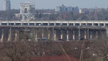 Havadan hidroelektrik santrali, Zaporizhia, Ukrayna. Zaporozhye şehrinde bir baraj. Büyük baraj hava manzarası