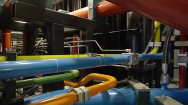 Gaz boru hattı ceylanı. Rusya 'dan Avrupa Birliği' ne Nord Stream boru hattının bir parçası. Sıcak bir yaz gününde yüksek basınç boruları.
