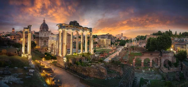 Csodálatos Városkép Római Fórum Rómában Olaszországban Alkonyatkor Drámai Színes Égbolttal Stock Fotó