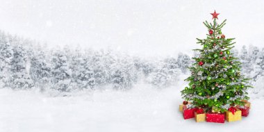Süslü bir ağacın ve karlı doğada hediye kutularının olduğu fantezi Noel sahnesi. Bir sıra köknar ağacı basit parlak bir arkaplan oluşturur..