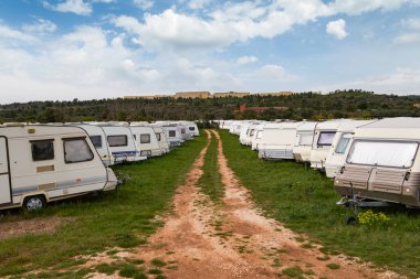Eski karavan kampı. Kullanılmış kamp satışı