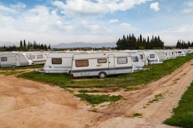 Eski karavan kampı. Kullanılmış kamp satışı
