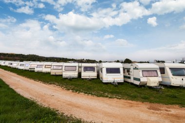 Eski karavan kampı. Kullanılmış kamp satışı