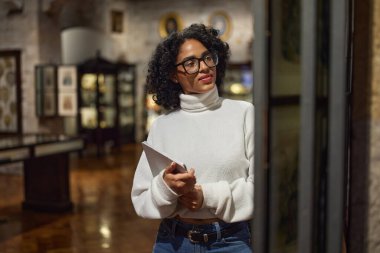 Kadın Sanat Galerisi Yaşam Tarzı Konsepti