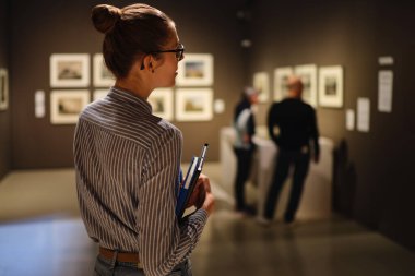 Kadın Sanat Galerisi Yaşam Tarzı Konsepti