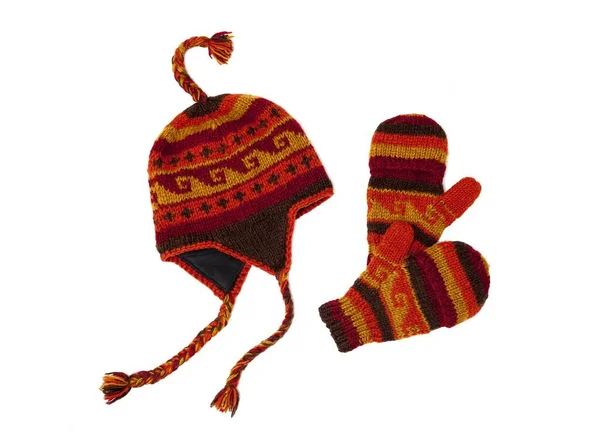 冬季套装针织温暖的便帽和手套 白色背景隔离 — 图库照片