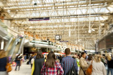 Londra, İngiltere 'deki Waterloo İstasyonu' nun soyut görüntüsü.