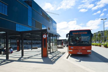 BERGEN, NORway - 19 Temmuz 2018: Bergen 'deki Lagunen Terminali - Hafif Demiryolu ve Otobüs İstasyonu.