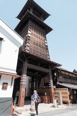 KAWAGOE, JAPONYA - 11 Nisan 2023: Toki no Kane ve Kanetsuki Caddesi manzarası