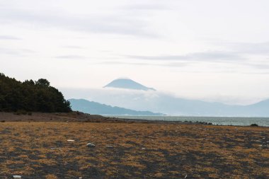 Fuji Dağı 'yla Miho no Matsubara plajı manzarası