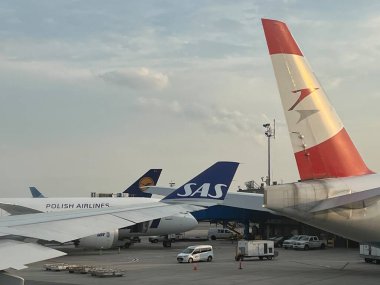 NEWARK NJ - 1 Temmuz 2022 'de Newark, New Jersey' deki Newark Liberty Uluslararası Havalimanında Avusturya Havayolları Uçağı.