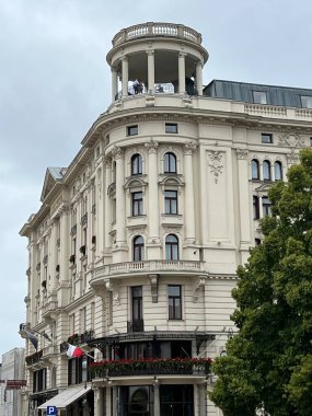 3 Temmuz 2022 'de Polonya' nın Varşova şehrinde bulunan Bristol Oteli, Lüks Koleksiyon Oteli.