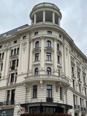 3 Temmuz 2022 'de Polonya' nın Varşova şehrinde bulunan Bristol Oteli, Lüks Koleksiyon Oteli.