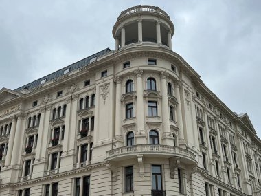 3 Temmuz 2022 'de Polonya' nın Varşova şehrinde bulunan Bristol Oteli, Lüks Koleksiyon Oteli.