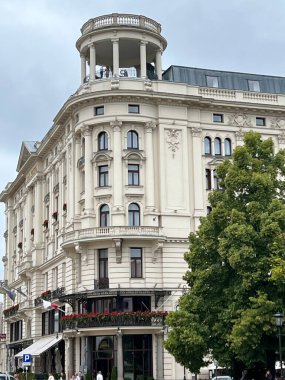 3 Temmuz 2022 'de Polonya' nın Varşova şehrinde bulunan Bristol Oteli, Lüks Koleksiyon Oteli.