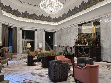 3 Temmuz 2022 'de Polonya' nın Varşova şehrinde bulunan Bristol Oteli, Lüks Koleksiyon Oteli.