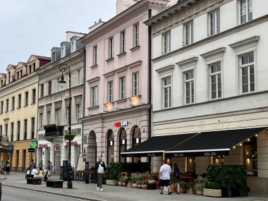 VARŞAN, POLAND - 10 Temmuz 2022 'de Polonya' nın Varşova şehrinde görüldüğü gibi. 