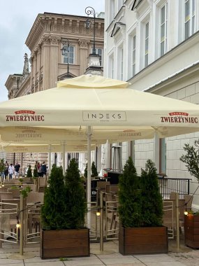 VARŞAN, POLAND - 10 Temmuz 2022 'de Polonya' nın Varşova şehrinde görüldüğü gibi. 