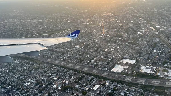 Newark Jul 2022年7月1日从新泽西州纽瓦克自由国际机场起飞的Sas航空公司飞机从空中俯瞰新泽西州的景象 — 图库照片