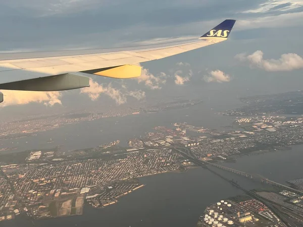Newark 7月1日に見られるように 2022年7月1日に見られるように ニュージャージー州ニューアークのリバティー国際空港から離陸したSas航空の飛行機からニュージャージー地域の航空ビュー — ストック写真